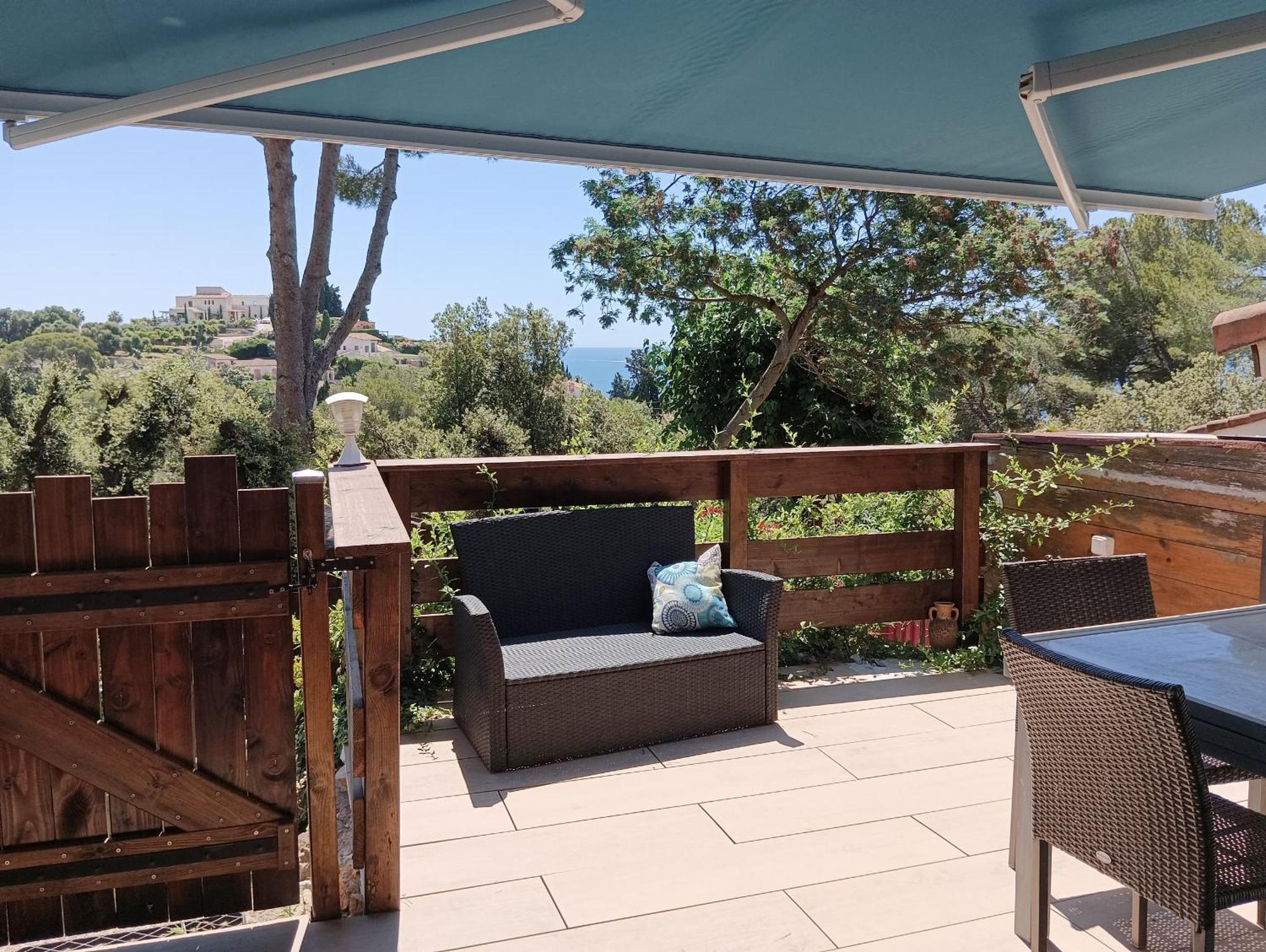 Petite Maison Au Calme - Piscine En Copropriete, Terrasse, Mer, Clim 발로리스 외부 사진